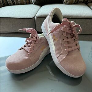 Puma Women's Size 8 Suede Pink Safety Steel Toe Shoe.